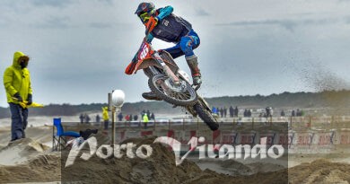 Supermarecross-In una giornata di freddo polare, il capoclassifica della Mx1 domina anche nella seconda giornata– Si confermano anche Razzini in Mx2 e Pulvirenti in 125. Supermarecross-In una giornata di freddo polare, il capoclassifica della Mx1 domina anche nella seconda giornata– Si confermano anche Razzini in Mx2 e Pulvirenti in 125.
